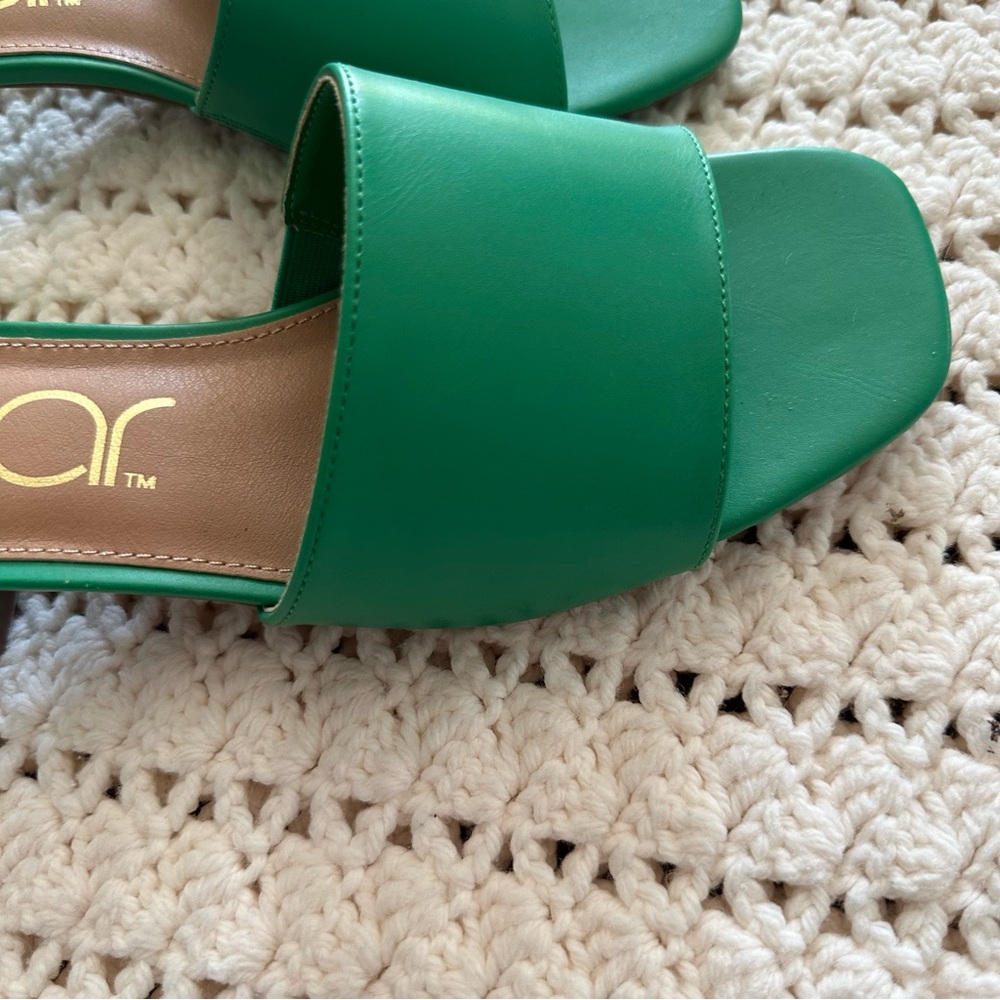Sugar Women's Vibrant Green Mules, NWOB, size 9. - Picture 4 of 9